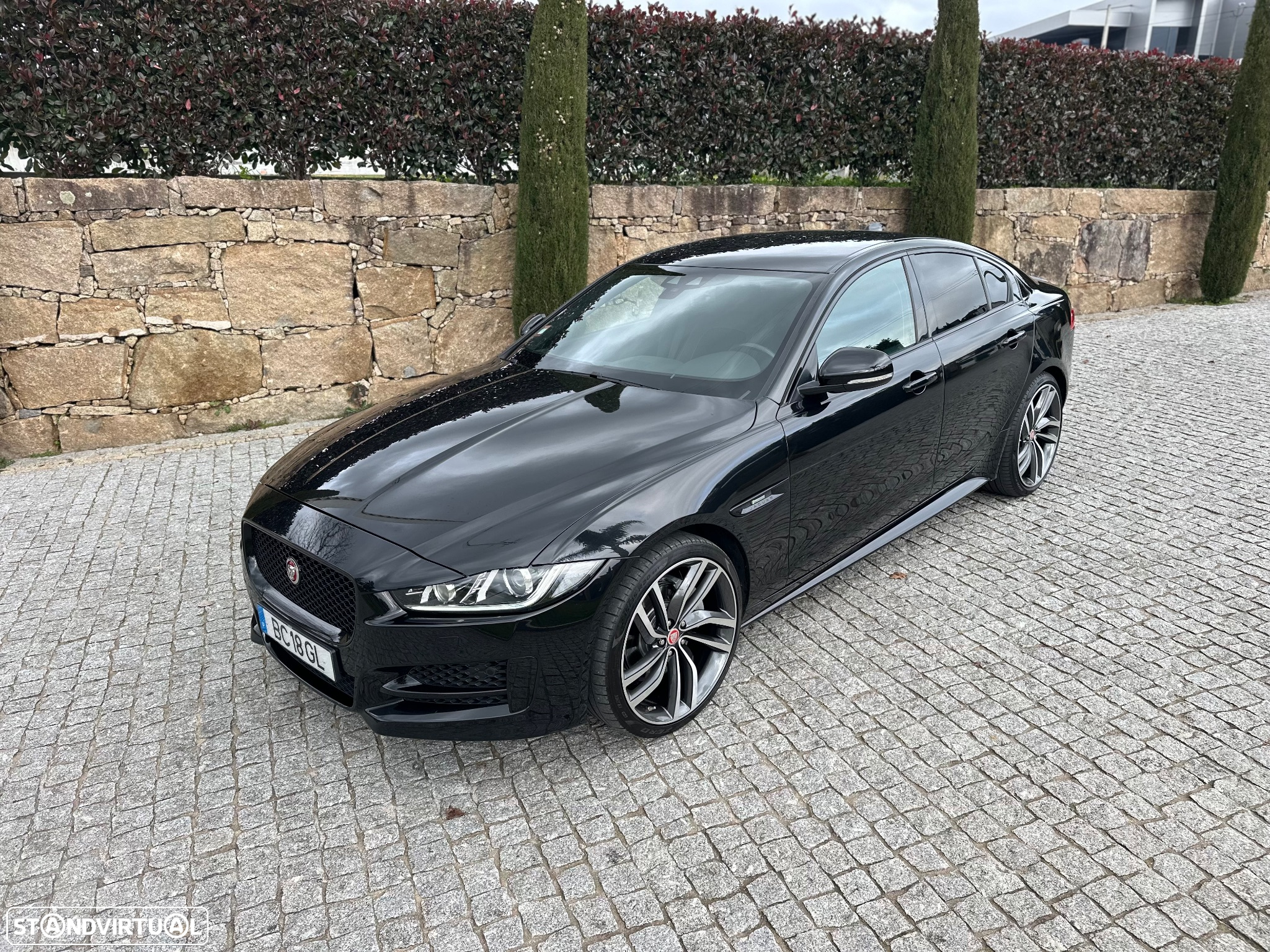 Jaguar XE 2.0 D R-Sport AWD Aut. - 20
