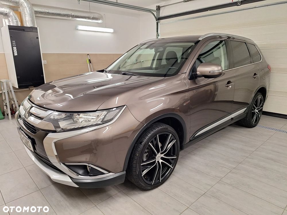 Mitsubishi Outlander 2.0 2WD Diamant Edition - 4