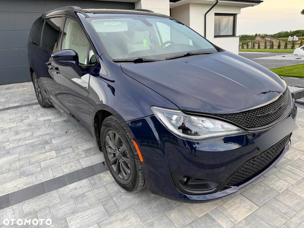 Chrysler Pacifica - 5