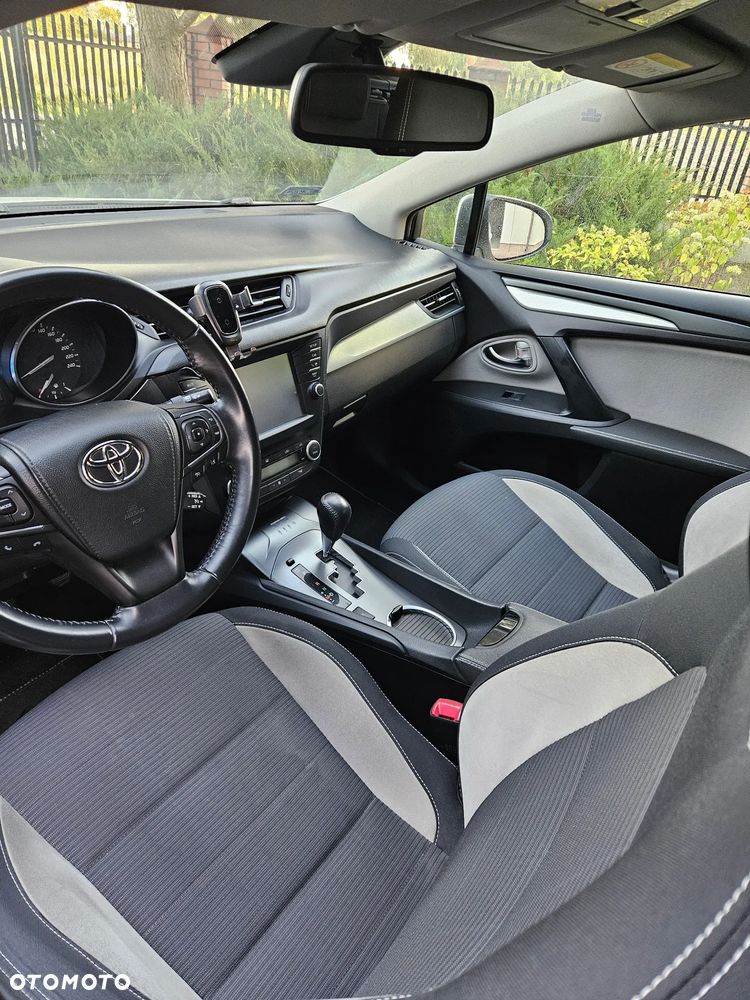 Toyota Avensis 2.0 Premium MS - 6