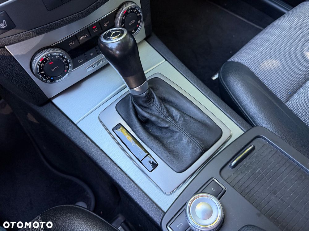 Mercedes-Benz Klasa C 250 CGI Automatik BlueEFFICIENCY Avantgarde - 27