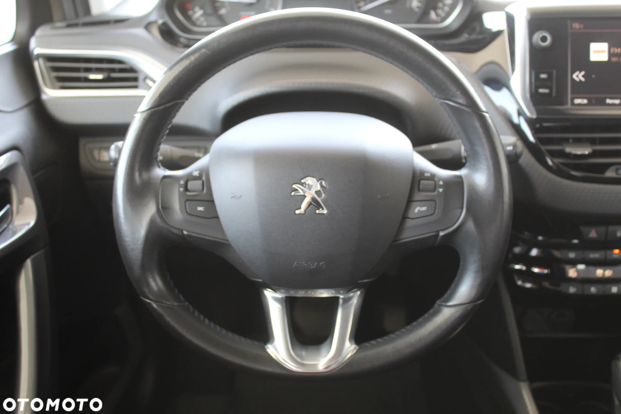 Peugeot 2008 1.2 Pure Tech GPF Style S&S EAT6 - 21