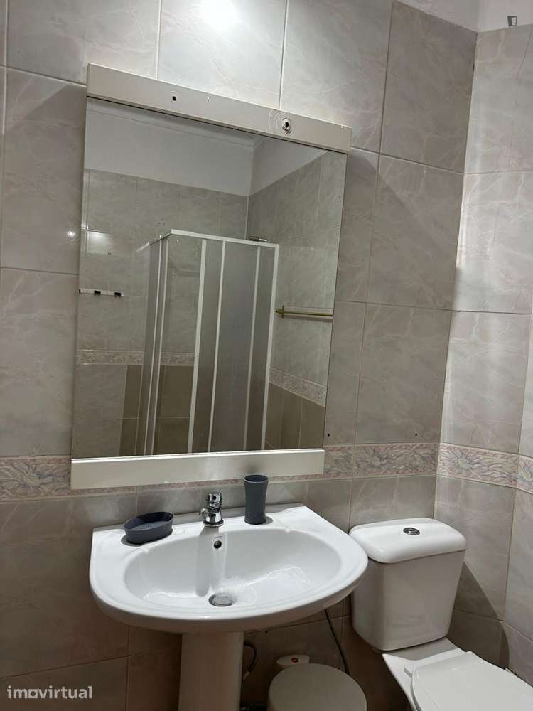 Quarto - localizado em Lisbon - Grande imagem: 3/20