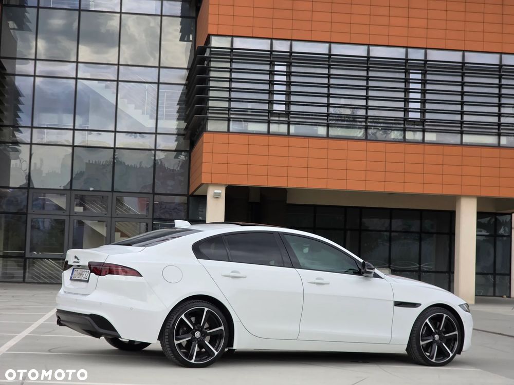 Jaguar XE 2.0 D180 R-Dynamic S - 18