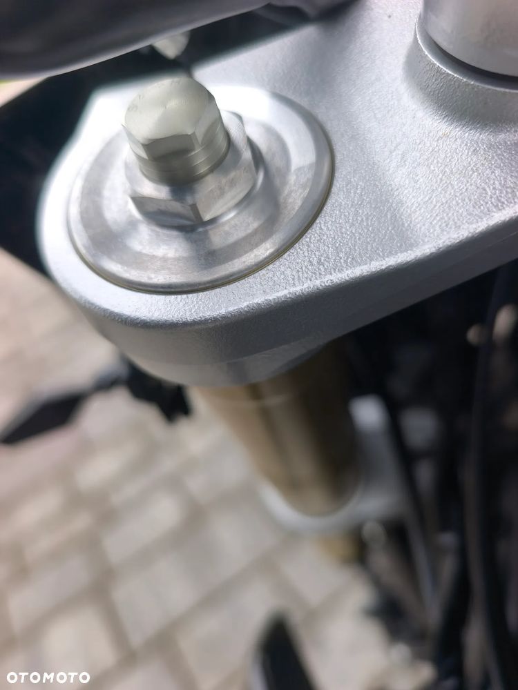 Suzuki GSR - 30