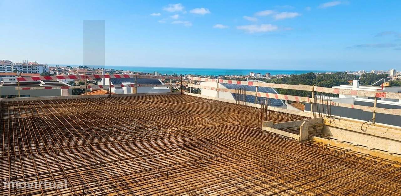 Luxuosa Moradia Contemporânea em Construção – Junto à Parede e Acessos - Grande imagem: 4/17