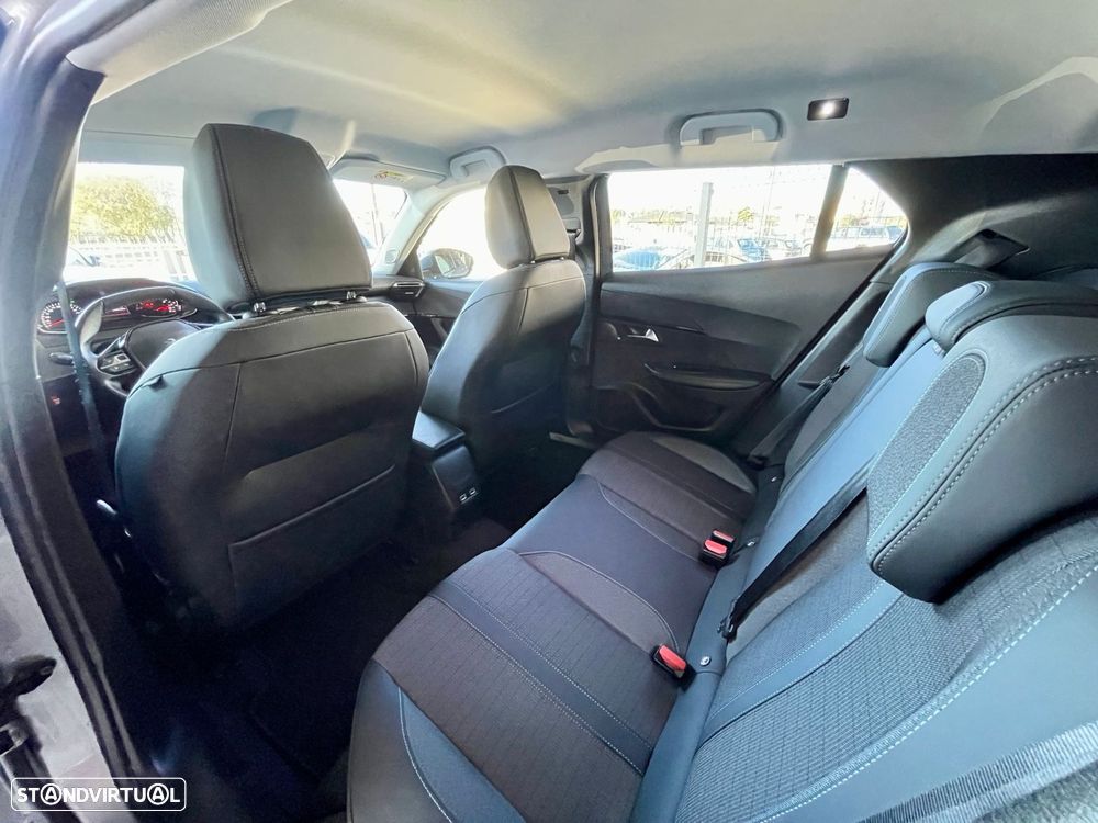Peugeot 2008 1.2 PureTech Allure - 17