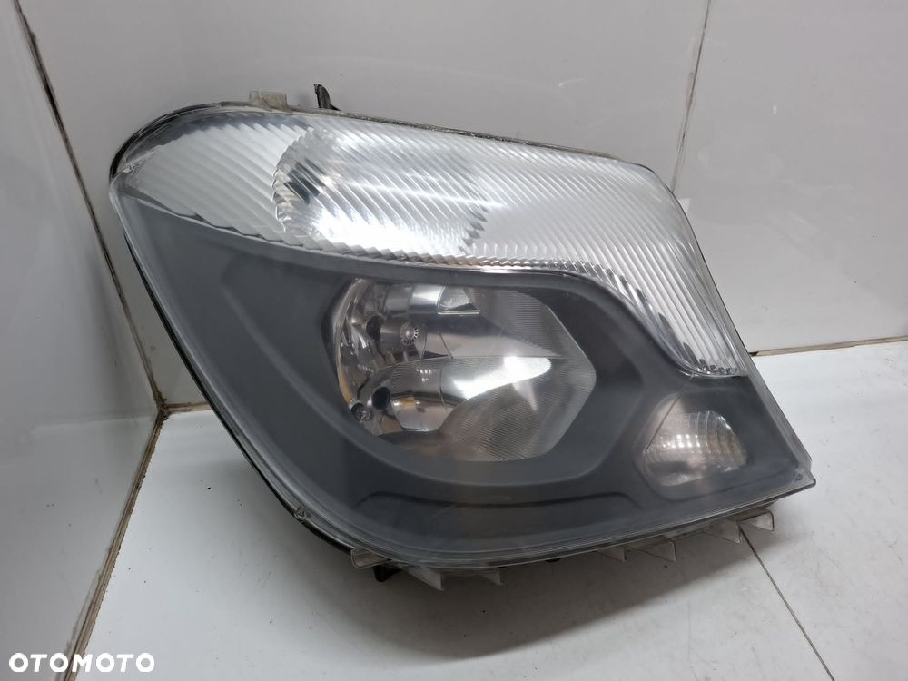 LAMPA PRAWA PRZEDNIA PRZÓD MERCEDES W906 LIFT ZWYKŁA H7 A9068202461 - 2