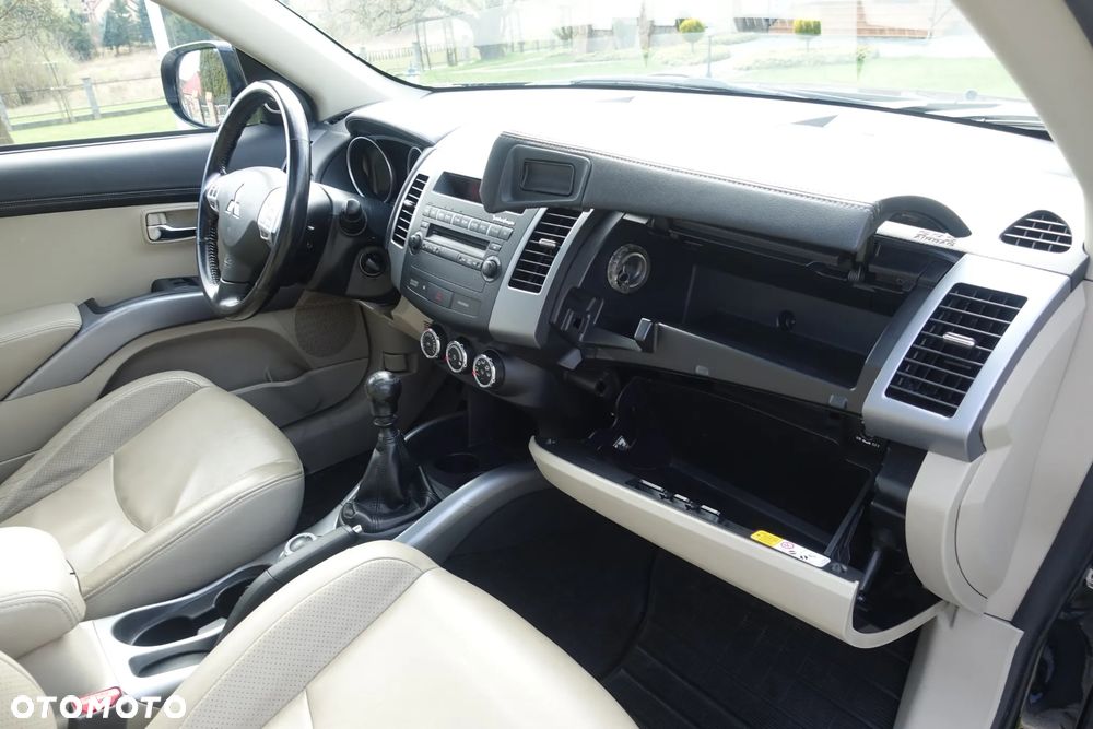 Mitsubishi Outlander 2.0 DID Intense + - 24