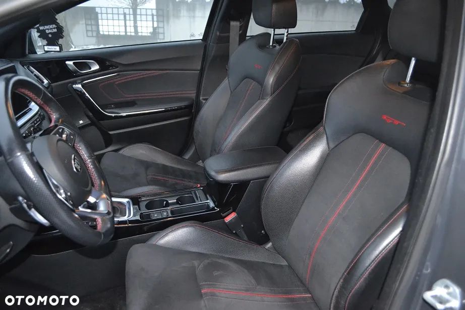 Kia ProCeed 1.6 T-GDI GT DCT - 12