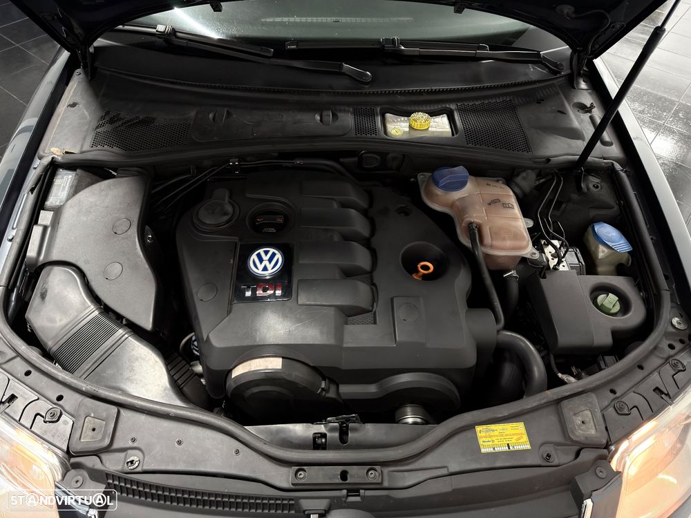 VW Passat 1.9 TDi Highline - 17