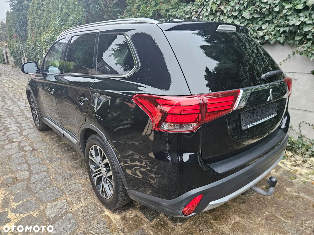Mitsubishi Outlander 2.2 DI-D 4WD Plus - 4