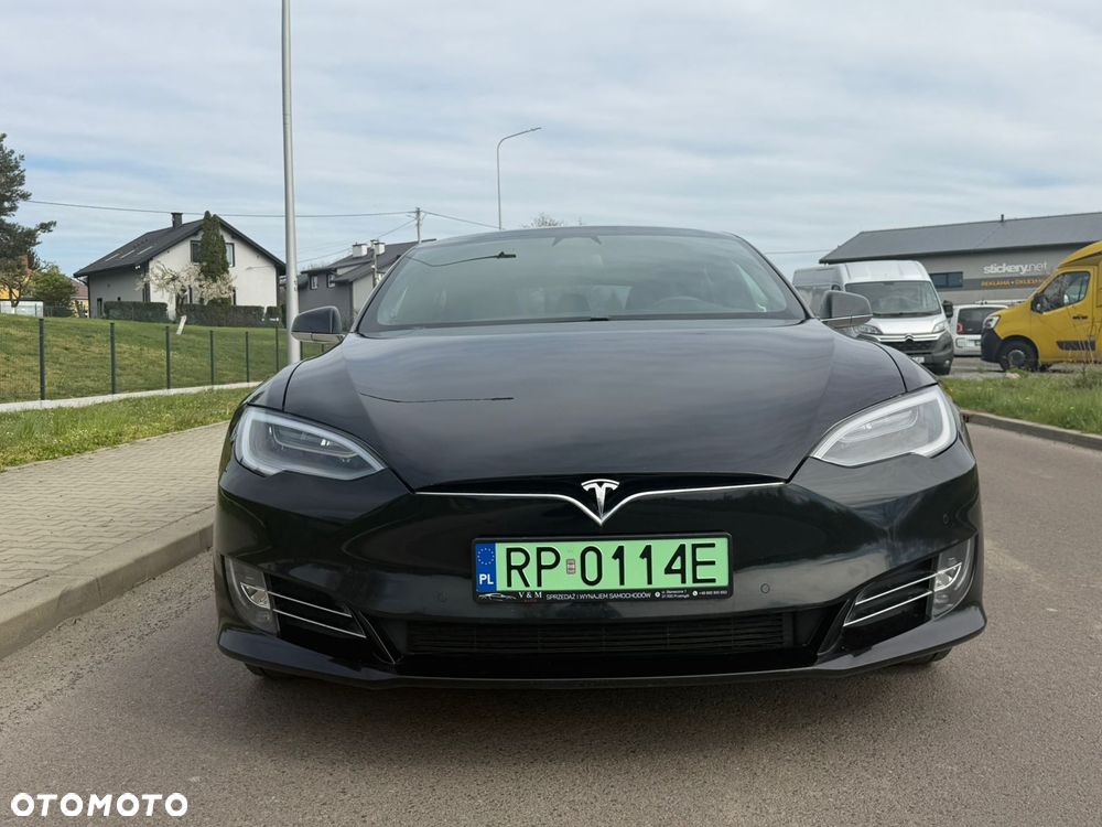 Tesla Model S - 4