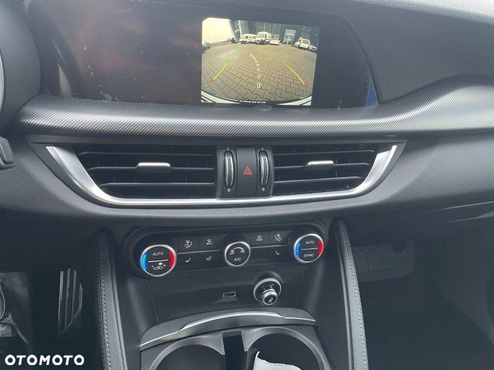 Alfa Romeo Stelvio - 15