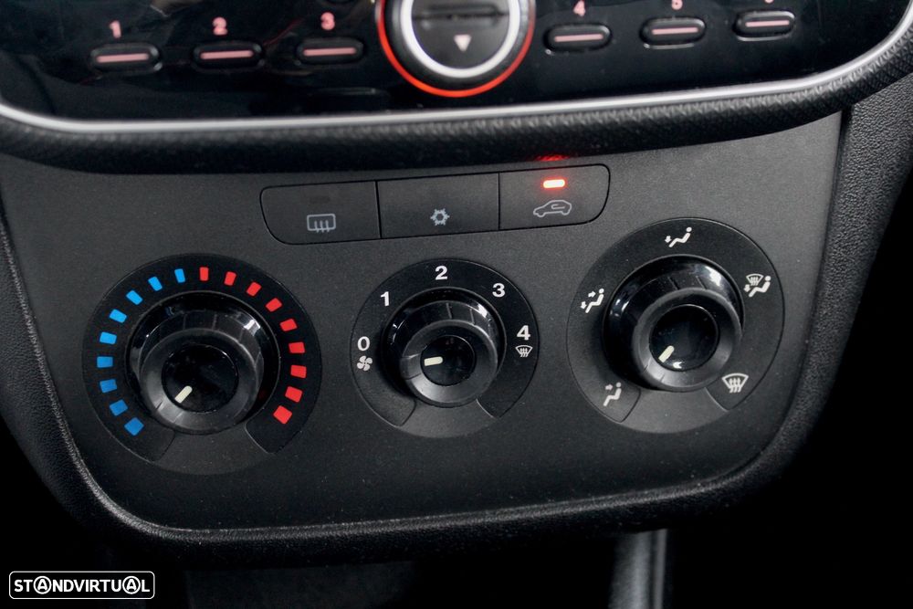 Fiat Punto 1.3 M-Jet Lounge S&S - 20