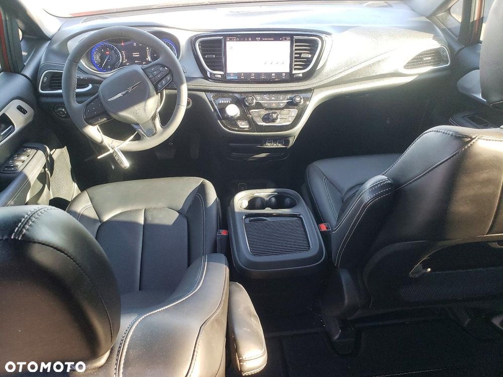 Chrysler Pacifica - 8