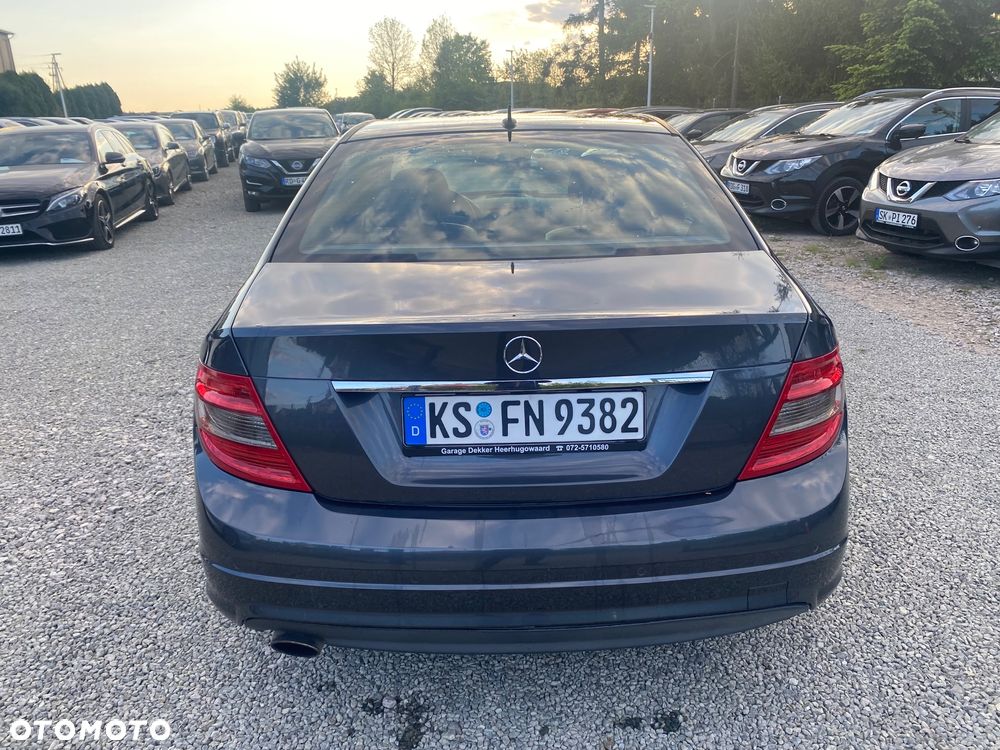 Mercedes-Benz Klasa C 180 CGI BlueEFFICIENCY Avantgarde - 5