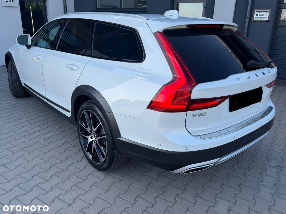 Volvo V90 Cross Country - 25