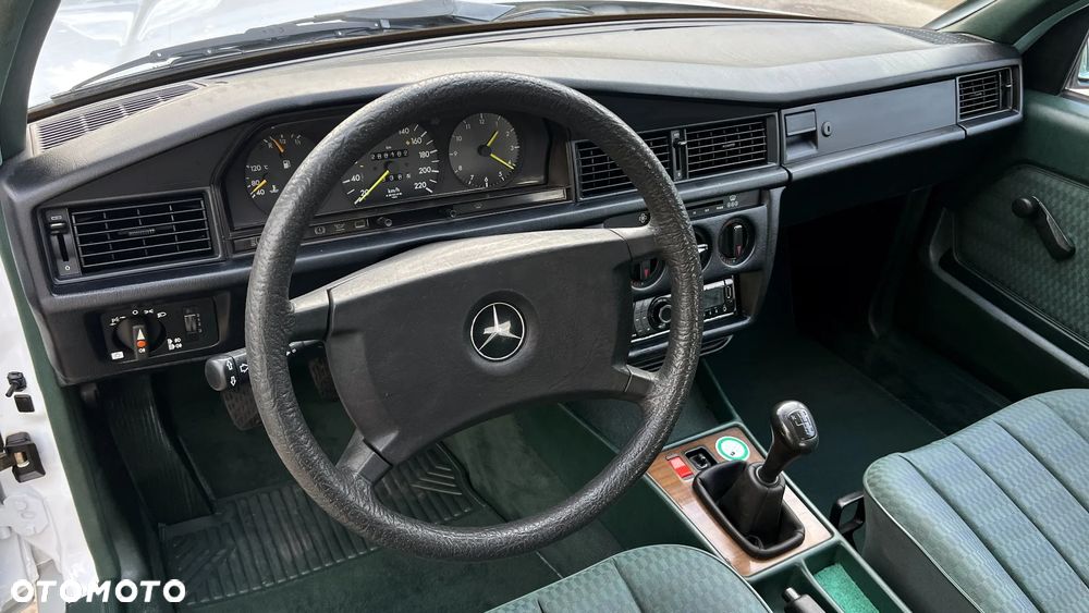 Mercedes-Benz W201 (190) - 5