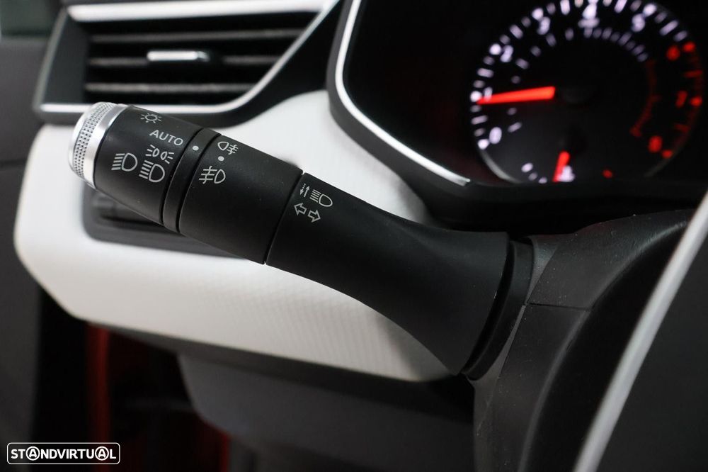 Renault Clio 1.0 TCe Limited CVT - 17