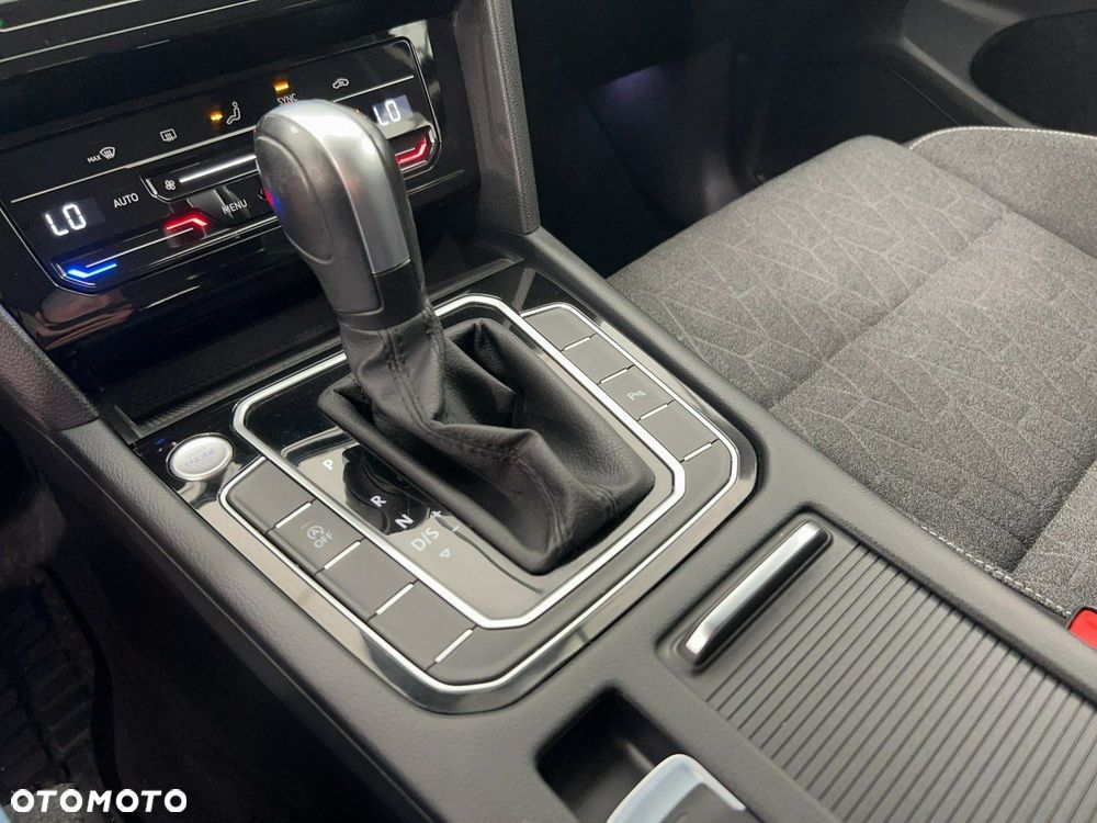 Volkswagen Passat - 18
