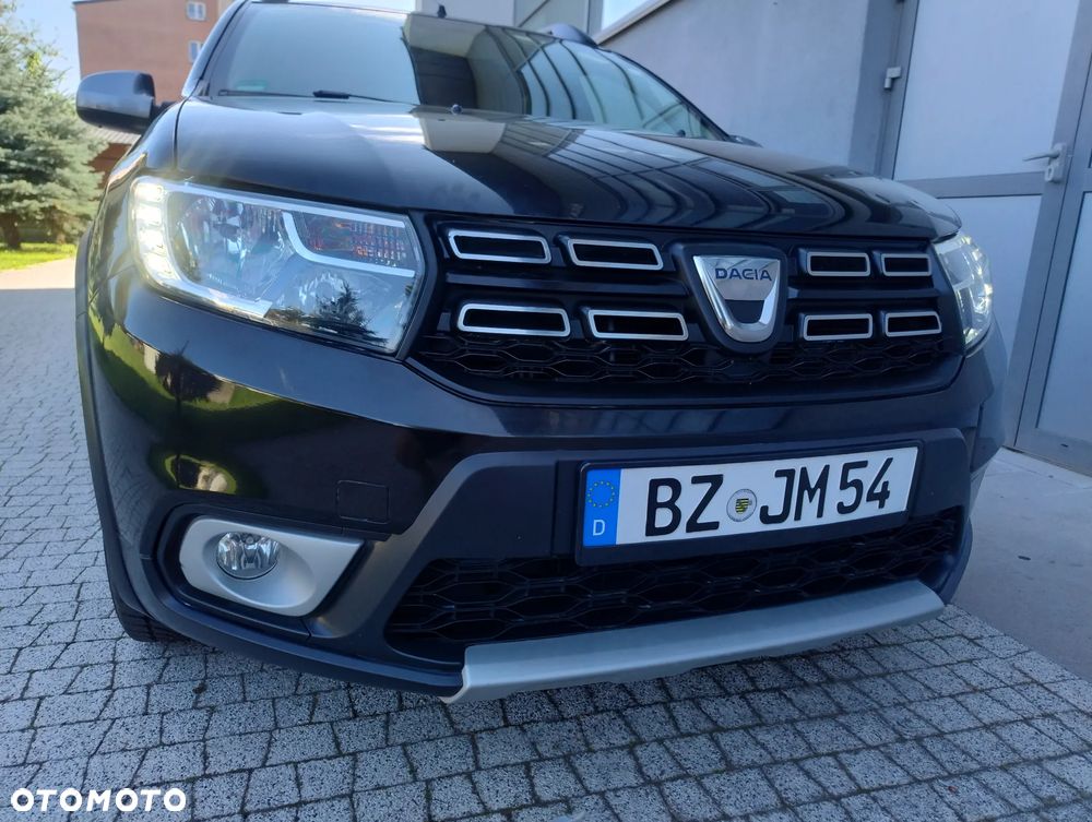 Dacia Logan TCe 90 S&S Stepway Celebration - 30