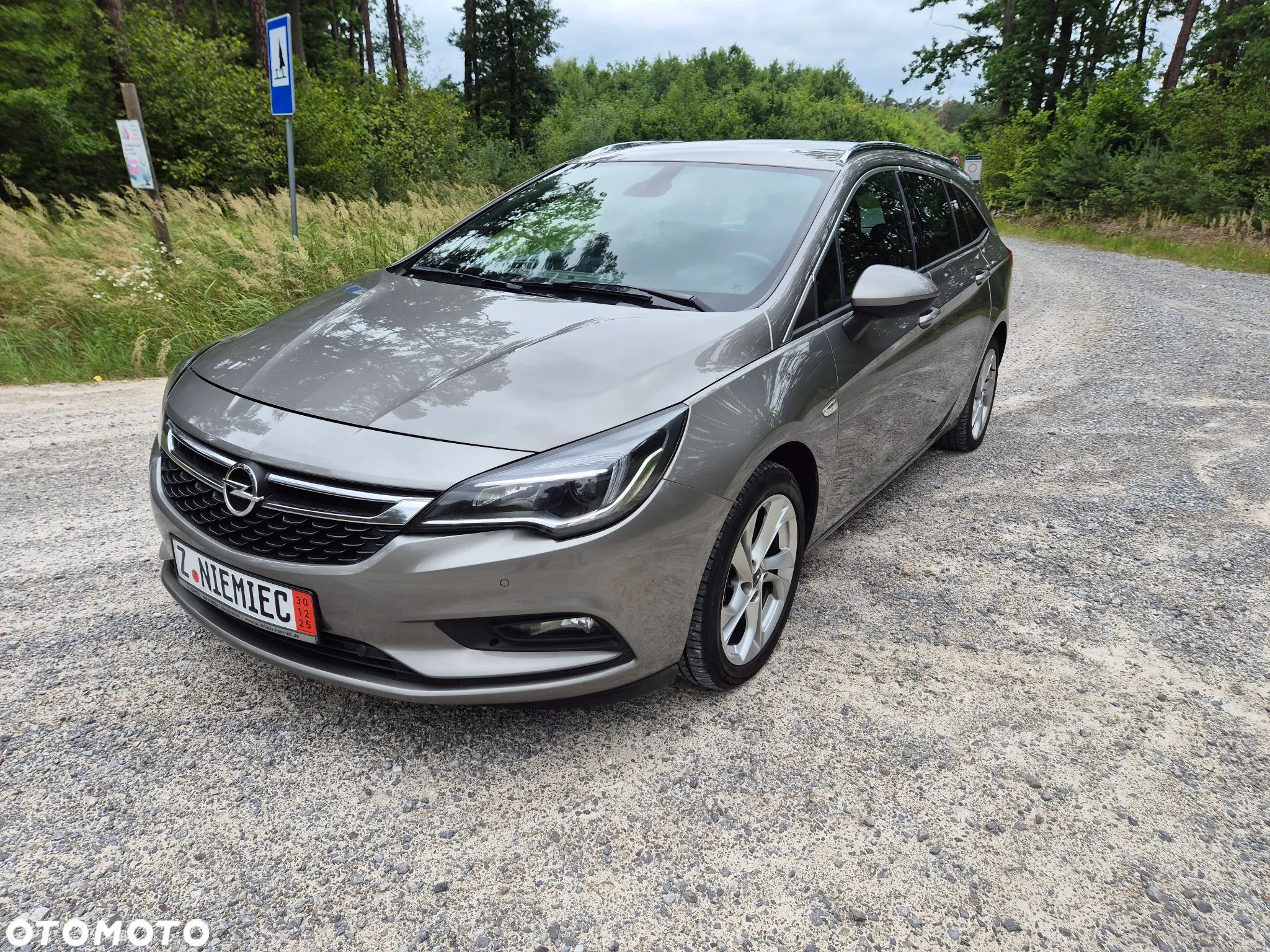 Opel Astra V 1.6 CDTI Essentia S&S - 1