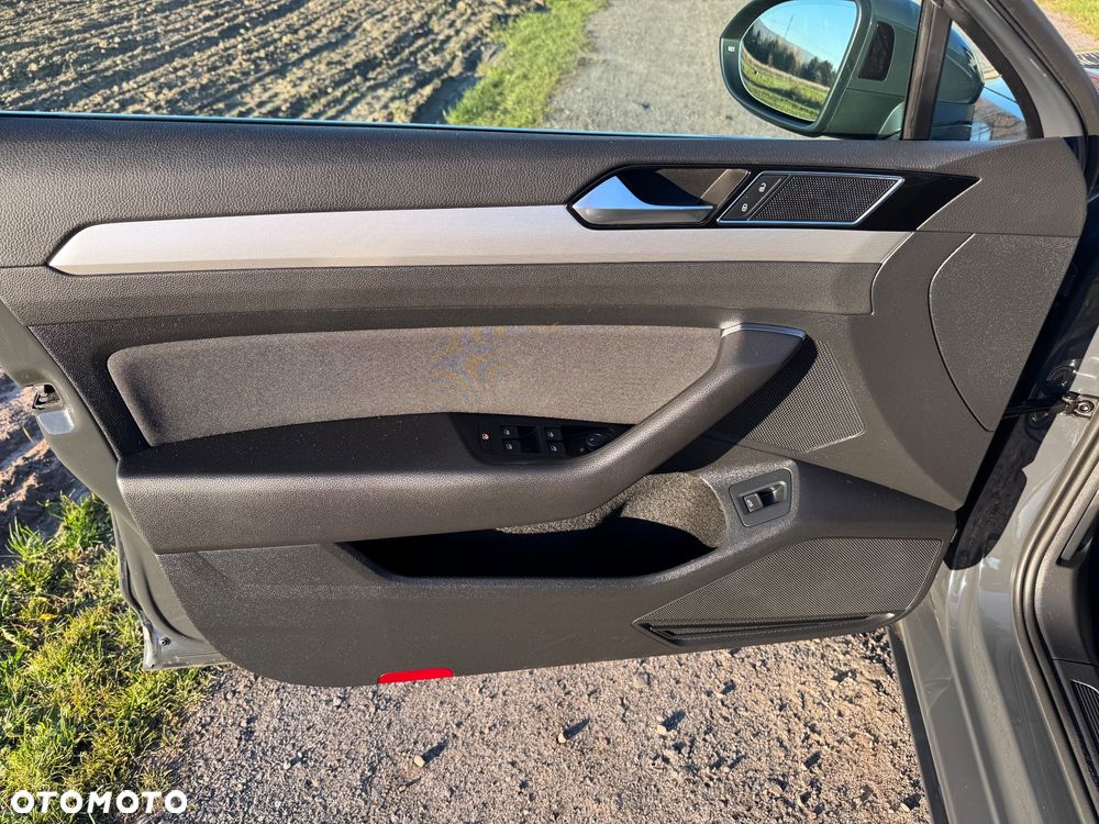 Volkswagen Passat Variant 2.0 TDI SCR DSG 4Motion Elegance - 31