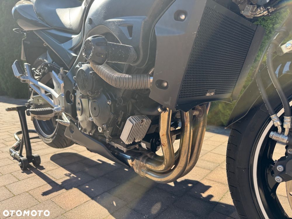 Suzuki GSR - 23