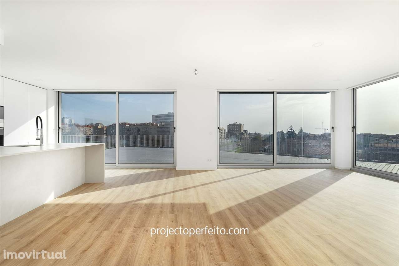 Penthouse de tipologia T4 com terraço de 160 metros quadrados. - Grande imagem: 2/33