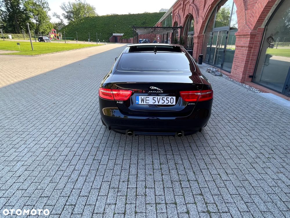 Jaguar XE 25t Prestige - 10