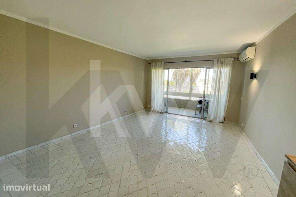 Estúdio no Estoril, com vista de mar, remodelado, não mobilado com coz - Grande imagem: 4/21