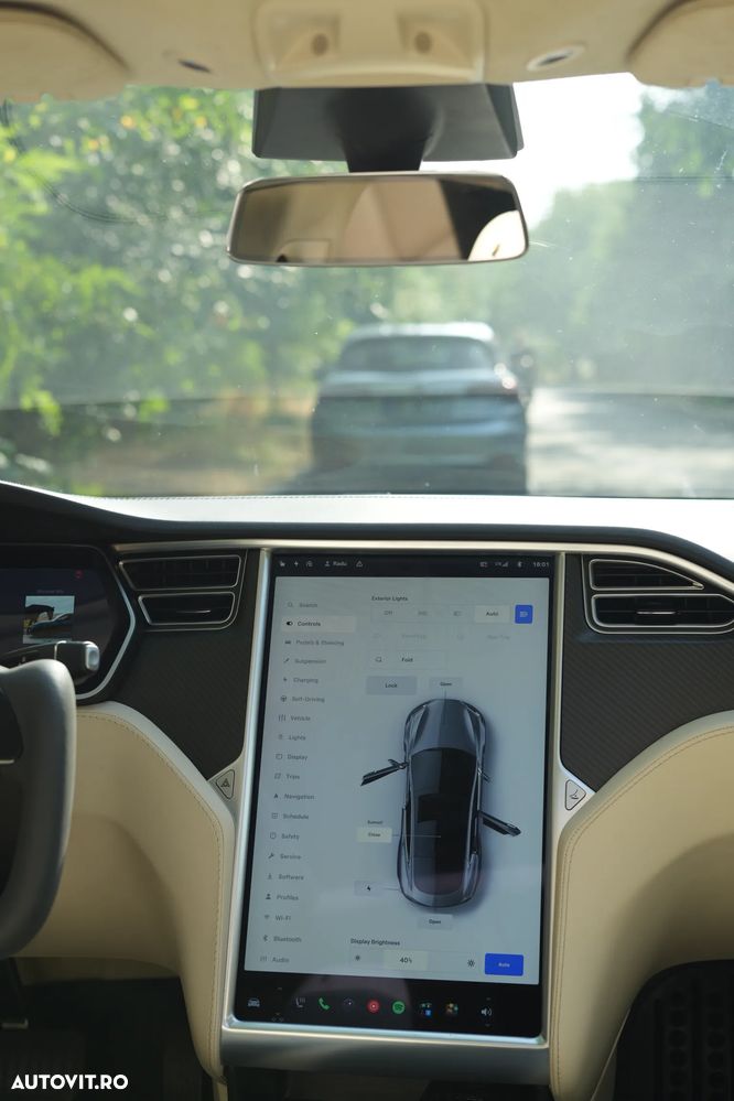 Tesla Model S - 16