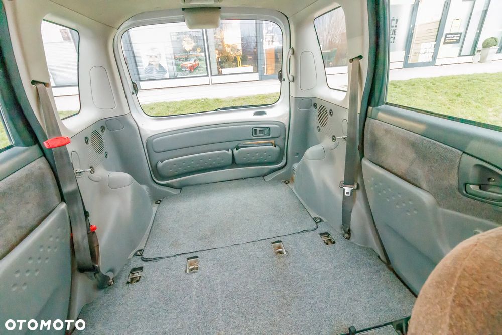 Toyota Yaris Verso 1.3 Sol - 11