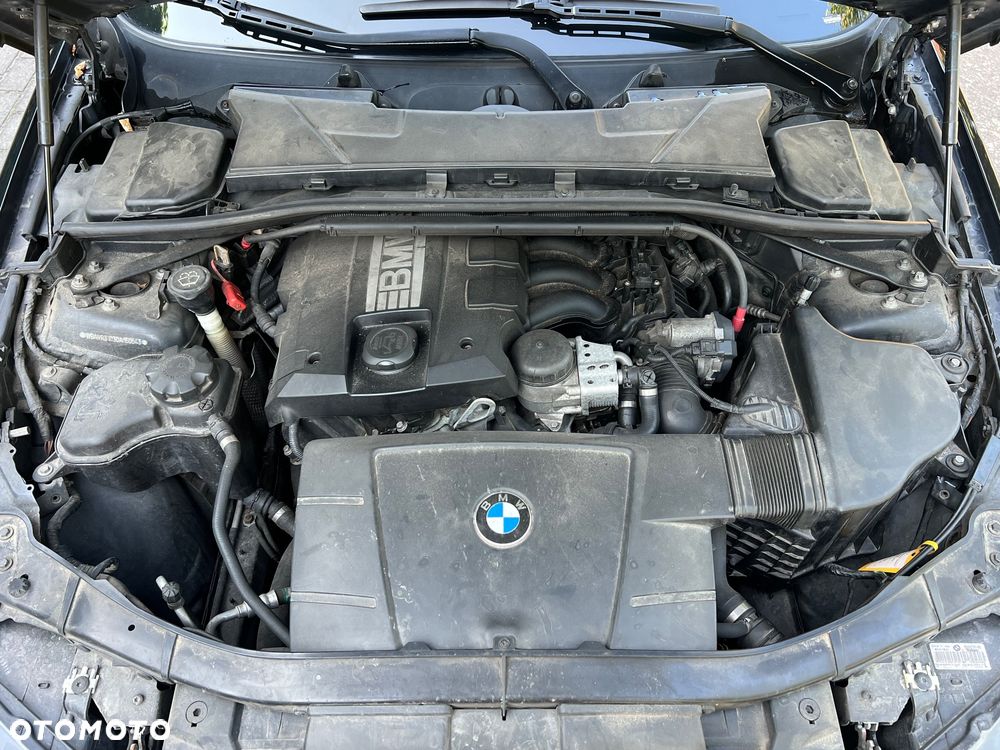 BMW Seria 3 318i - 22