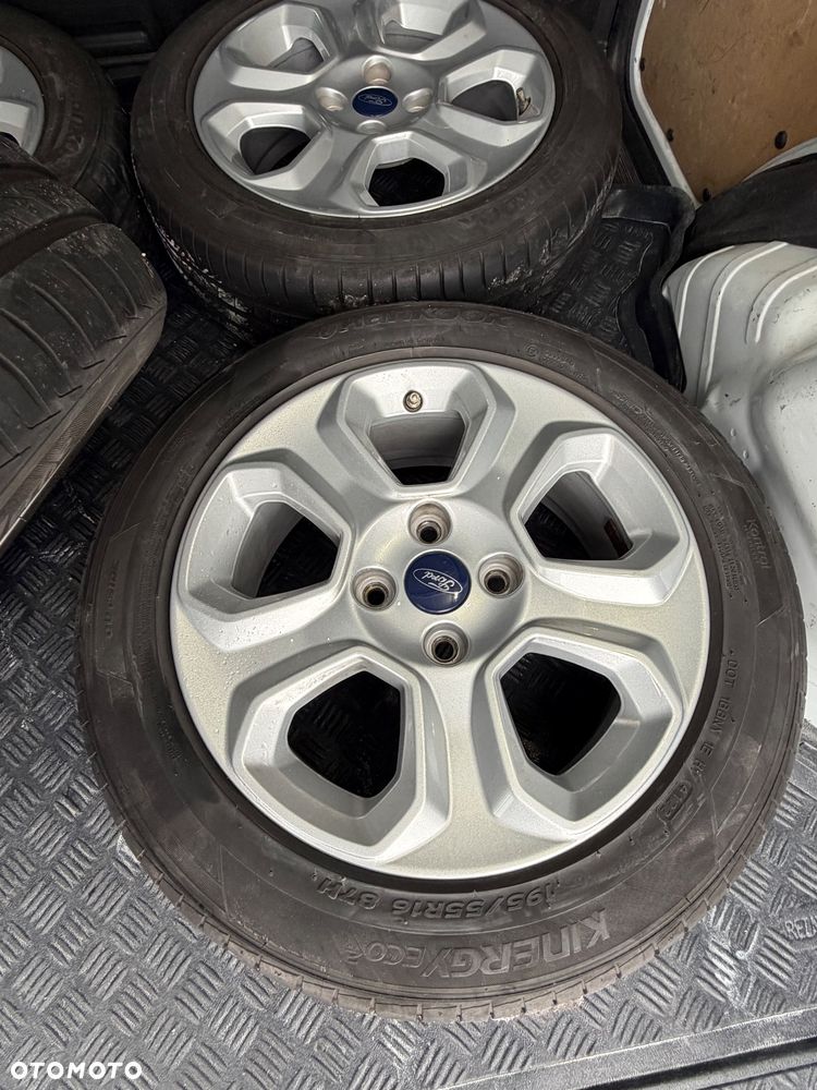 Ford Transit Courier - 15