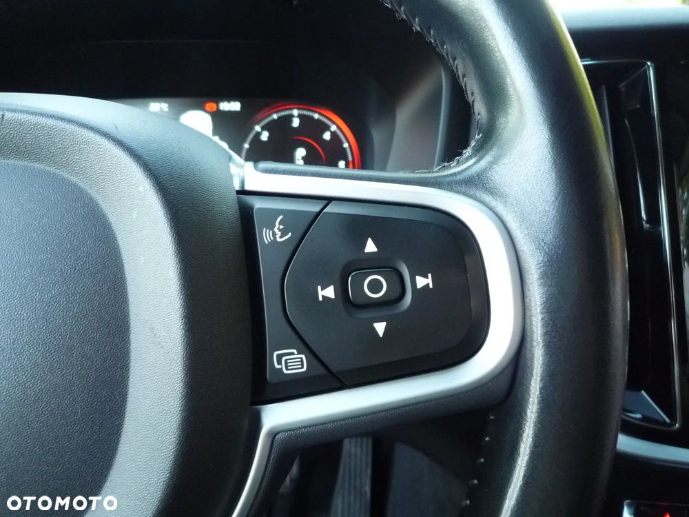 Volvo V60 D3 Drive-E Momentum - 23