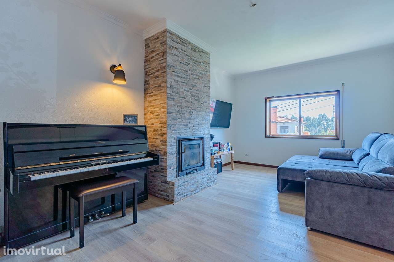 T3 Geminada com jardim, terraço e garagem em Canelas - Grande imagem: 3/33