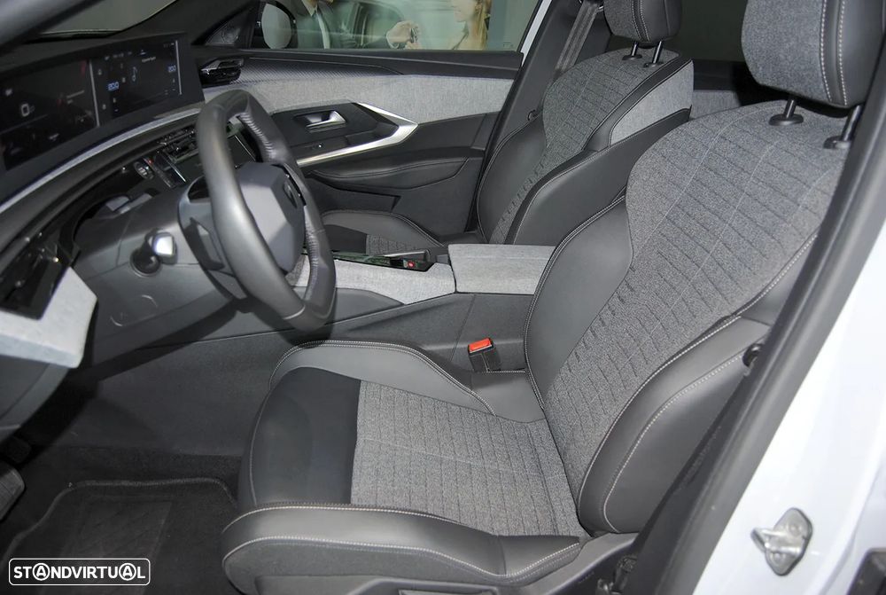 Peugeot 3008 1.2 Hybrid Allure e-DCS6 - 16