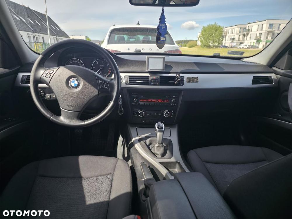 BMW Seria 3 318d DPF - 14