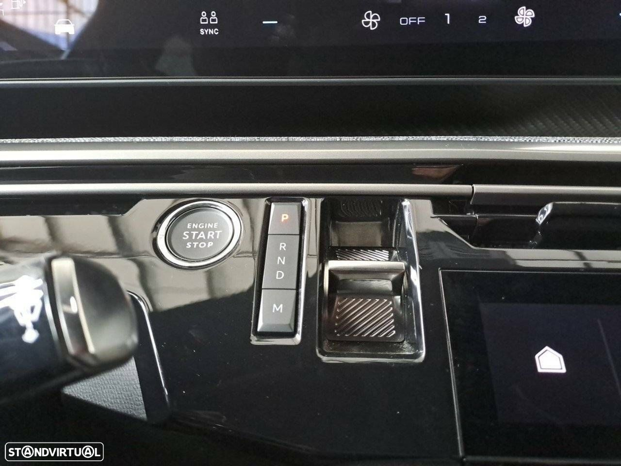 Peugeot 3008 1.2 Hybrid Allure e-DCS6 - 19