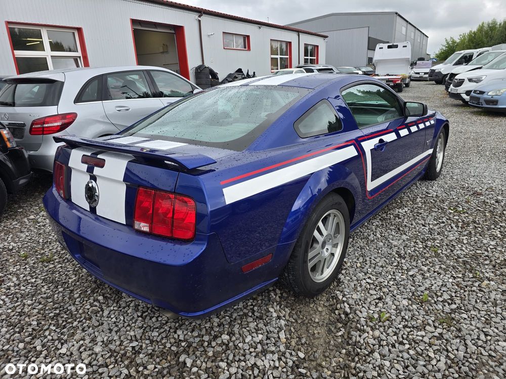 Ford Mustang - 4