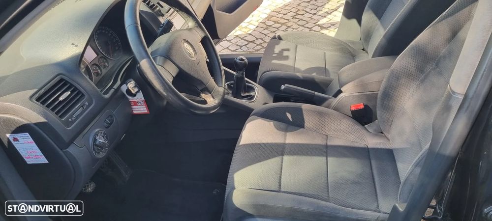 VW Golf Plus 1.9 TDi Confortline - 11