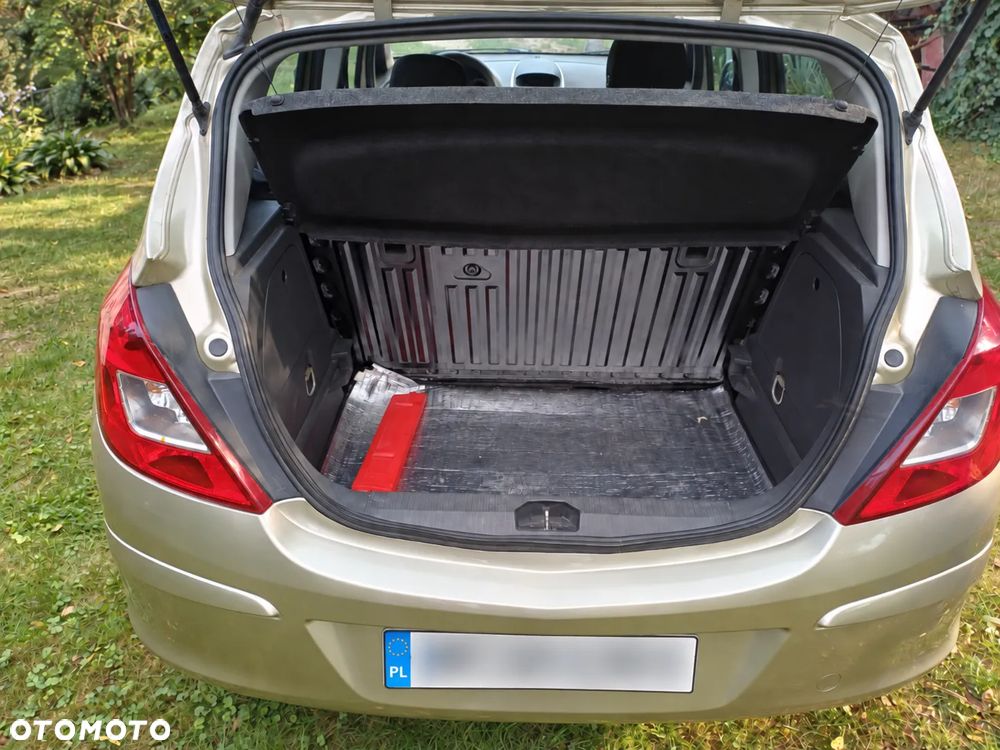 Opel Corsa 1.2 16V Essentia - 11