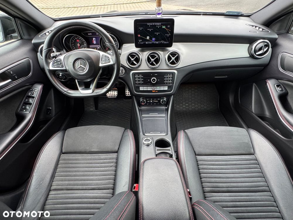 Mercedes-Benz GLA - 13