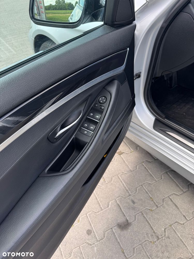 BMW Seria 5 530d xDrive - 12