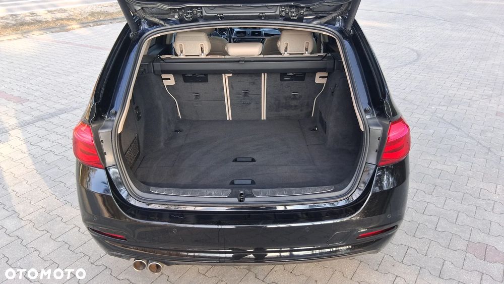 BMW Seria 3 330i xDrive - 11