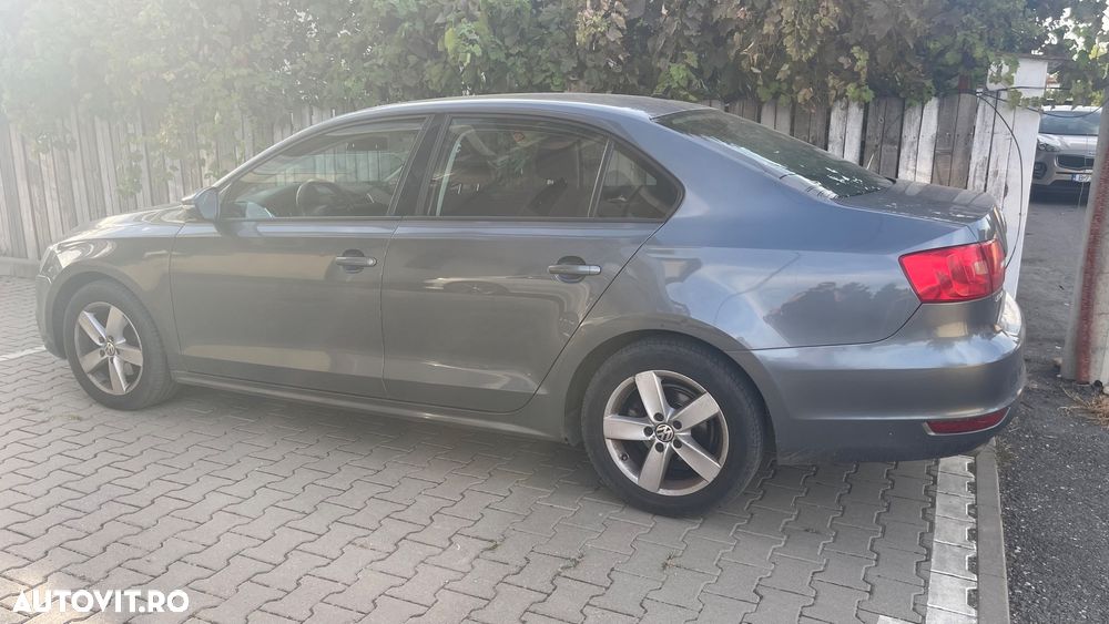 Volkswagen Jetta 1.6 TDI Comfortline - 10