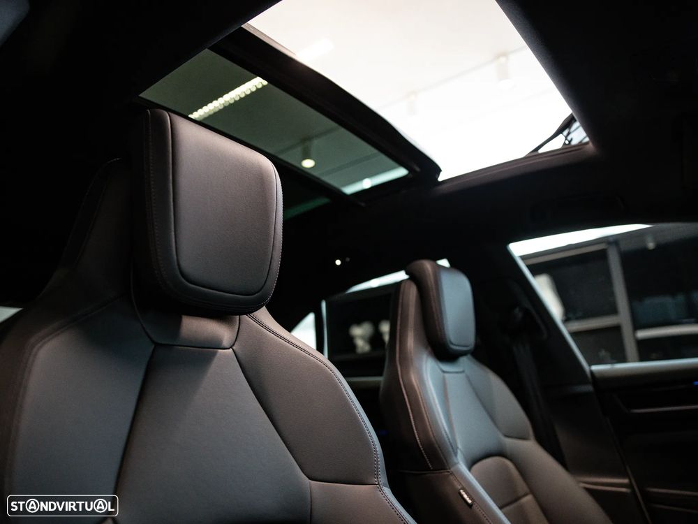 Porsche Macan Electric - 37