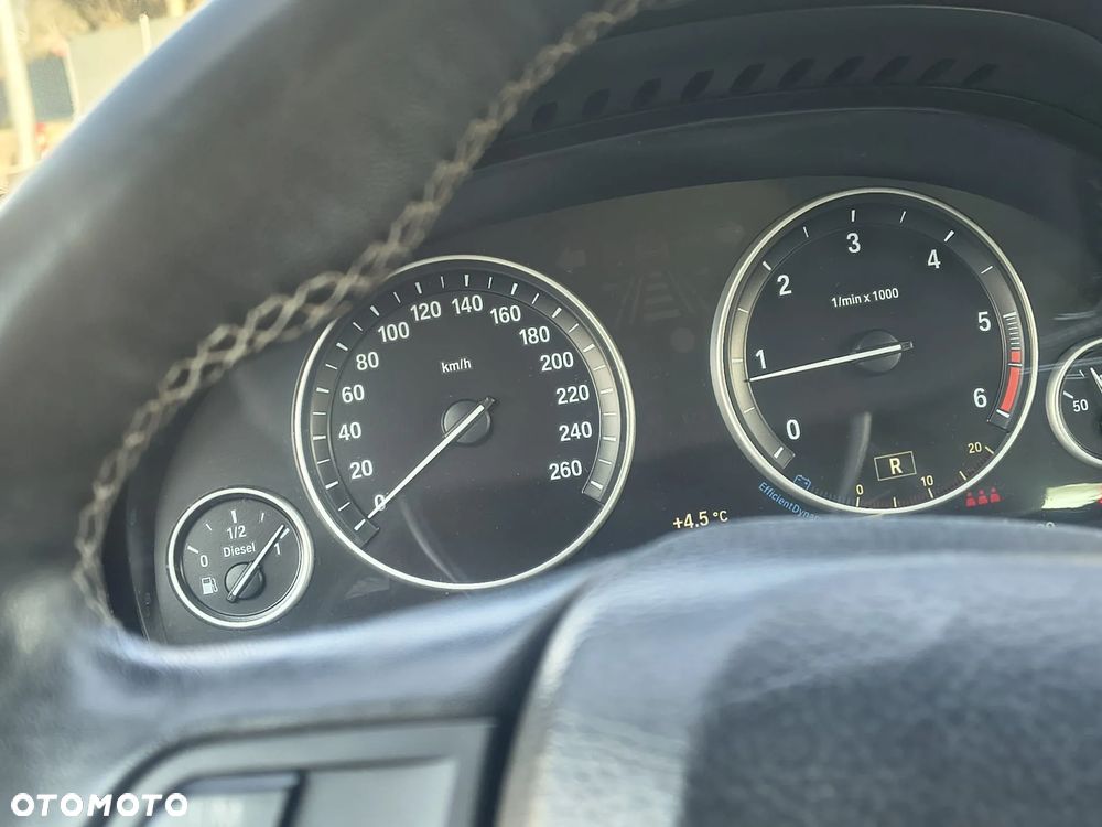 BMW Seria 5 520d M Sport - 34